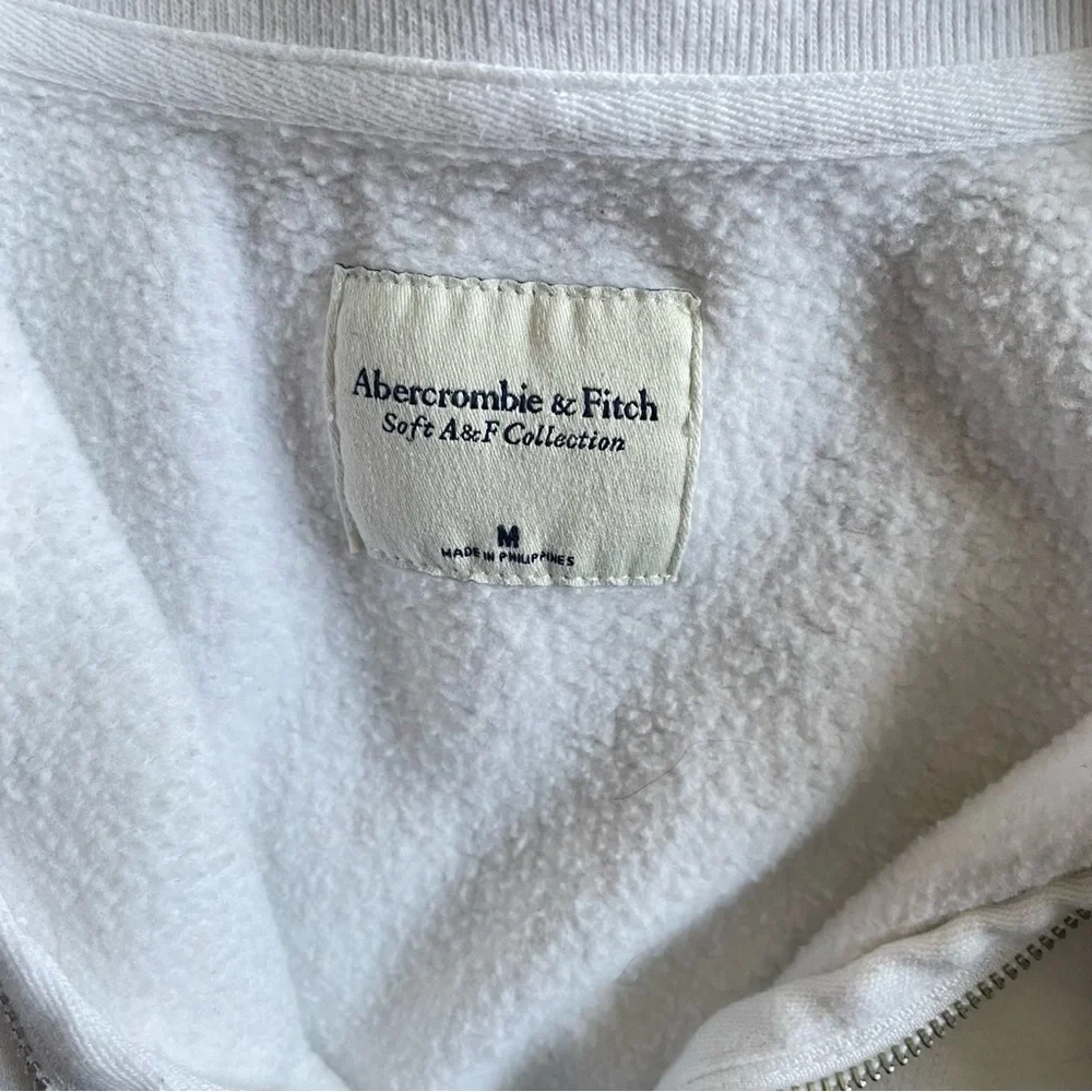 Abercrombie & Fitch Quarter-Zip Short Sleeve Sweatshirt in Medium - Picture 3 of 5